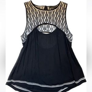 THML Sleeveless Black and White Keyhole Blouse Tank Top
